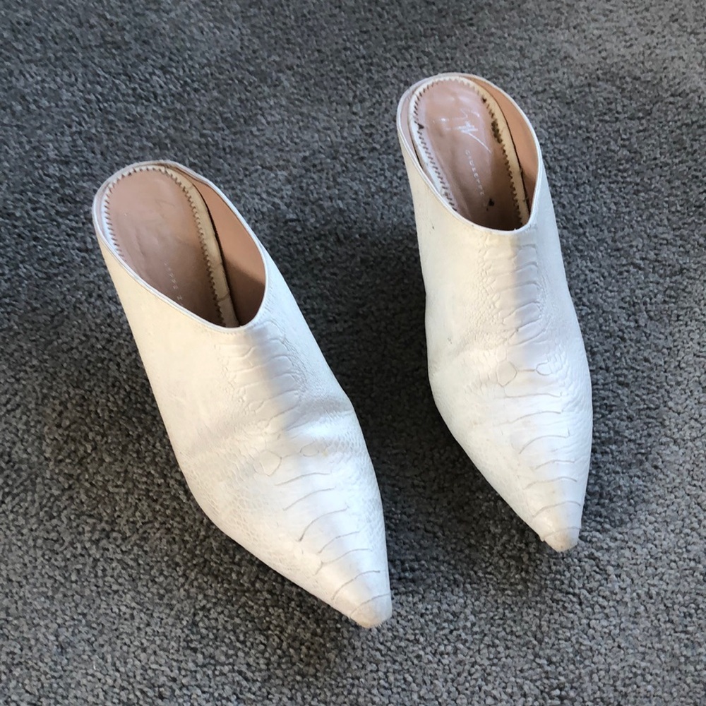 Giuseppe Zanotti White Pointed Toe Croc Embossed Kitten Heels